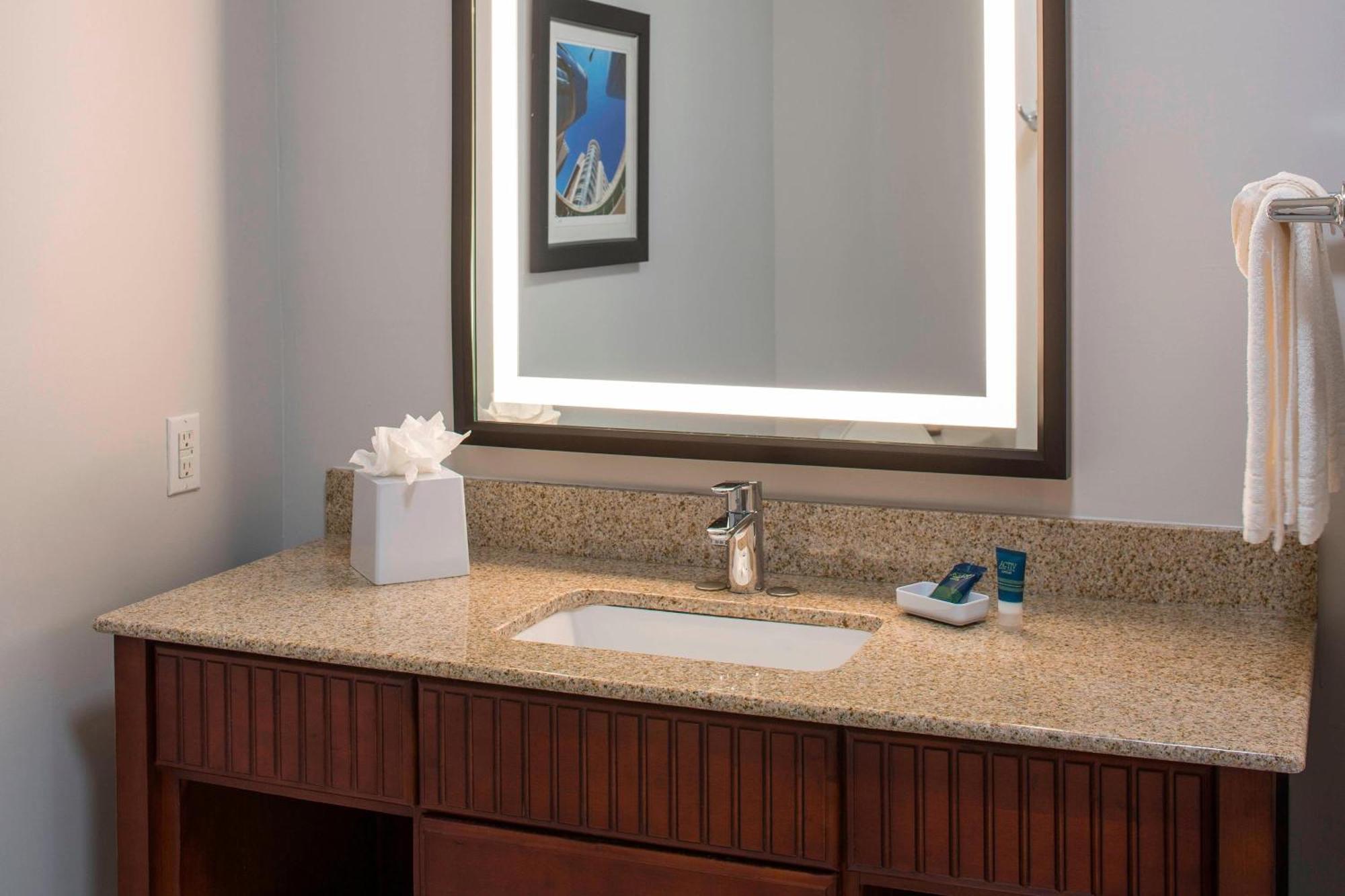Four Points By Sheraton Houston Hobby Airport Экстерьер фото